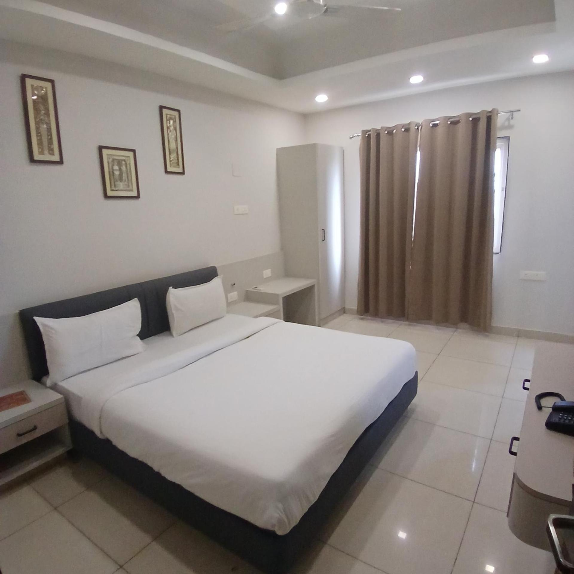 Hotel Square 36 Kota  Ngoại thất bức ảnh
