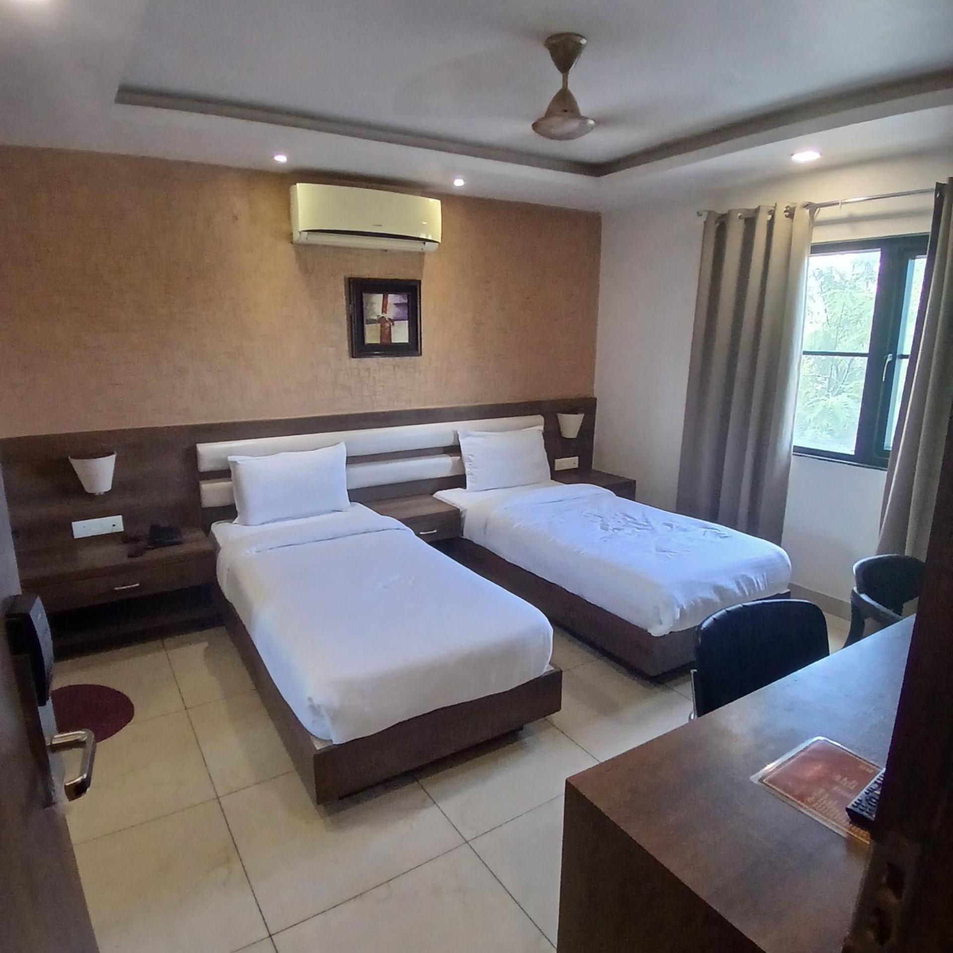 Hotel Square 36 Kota  Ngoại thất bức ảnh